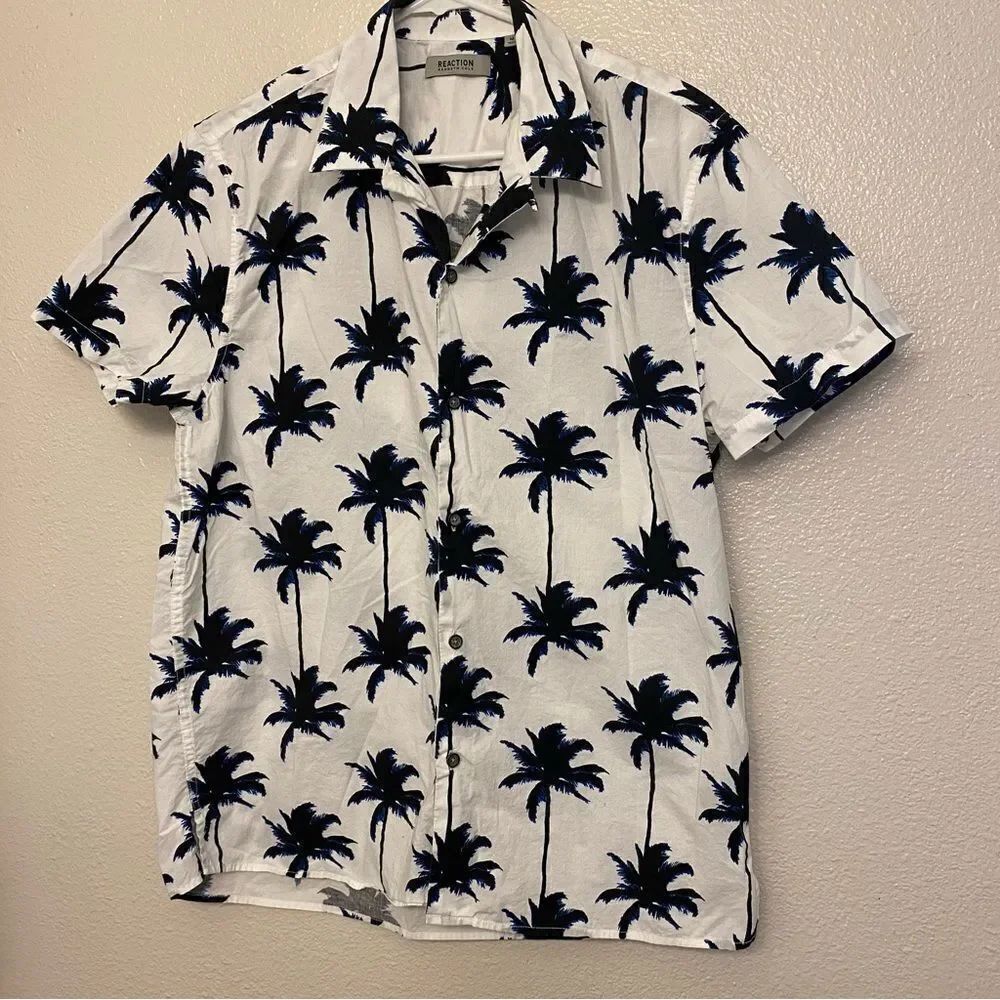 Kenneth Cole reaction palm tree button up short sleeve shirt Hawaiian tropical M